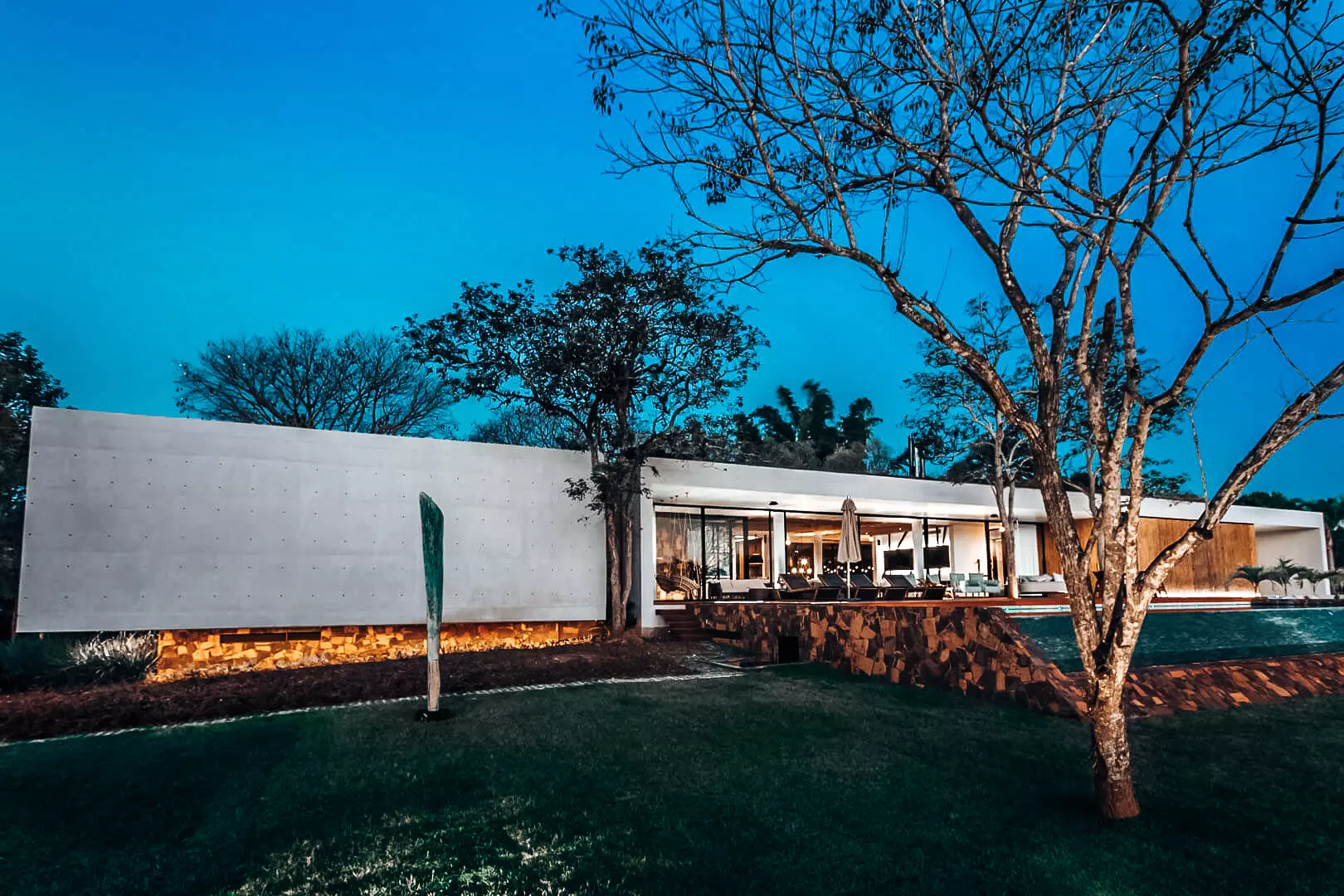https://www.lohnesquadrias.com.br/wp-content/uploads/2023/09/casa-01-espirito-santo-4.webp