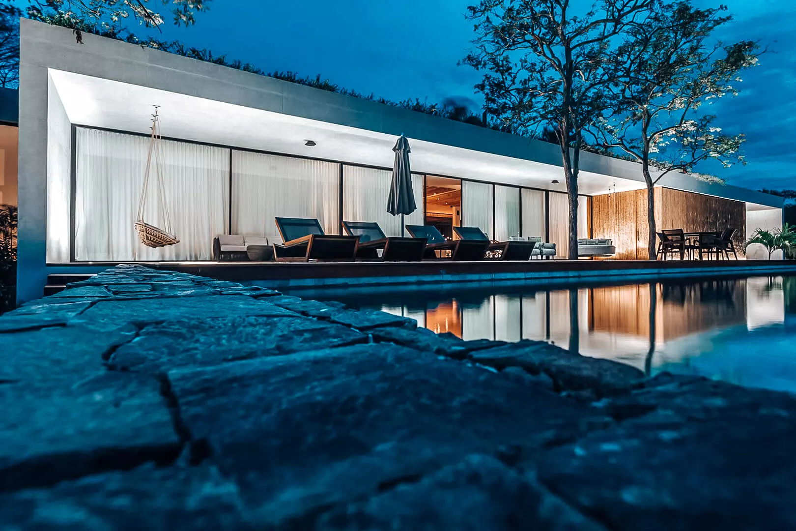 https://www.lohnesquadrias.com.br/wp-content/uploads/2023/09/casa-01-espirito-santo-6.webp